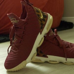 Size 6 - Nike LeBron 16 Low King Leopard Print Back w/ Gold